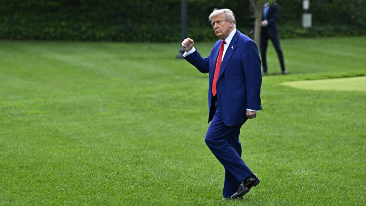 Berúgja a nyugdíjrendszert Donald Trump, tízmilliók juthatnak sokkal több pénzhez