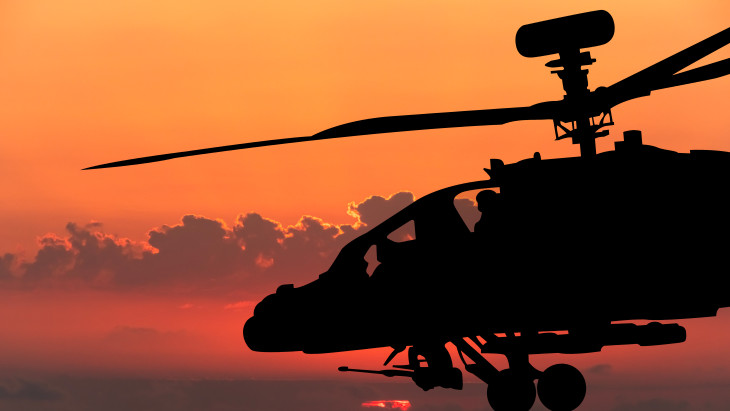 Súlyos eszkaláció a Hormuzi-szorosnál: Irán lelőtt egy Apache helikoptert, Trump megtorlást ígér