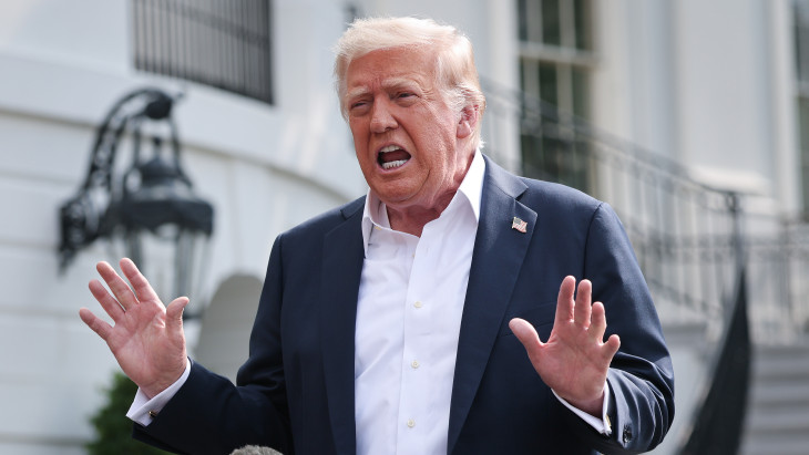 Rágalmazás címén beperelte Donald Trump a Wall Street Journalt