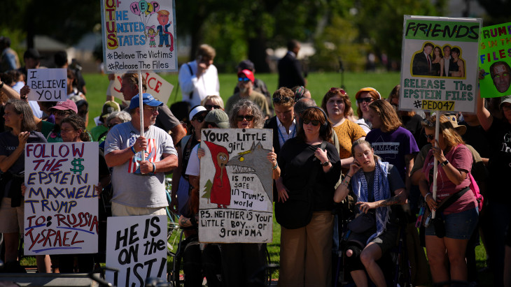 Epstein legfőbb bizalmasa elnöki kegyelem fejében vallomást tenne, de egyelőre hallgat Ghislaine Maxwell