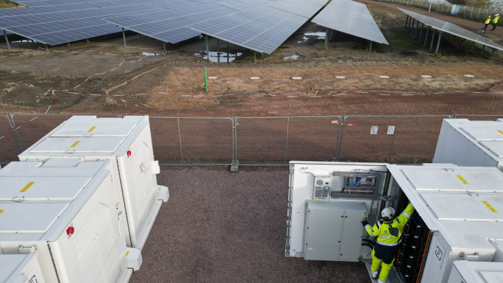 Fordulat az energiapiacon: a napelem–akkumulátor páros már olcsóbb, mint egy új szénerőmű
