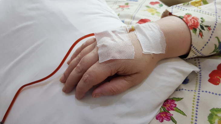 Egymásra szakadtak az emeletek: tömegtragédiába torkollott a felelőtlenség Pakisztánban