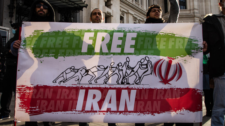 Évek óta nem látott zavargás Iránban, erőszakos összecsapásokról érkeznek a hírek