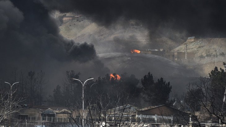 Mérgező fekete por borította be a fővárost, milliók életére lehetnek tragikus hatással a teheráni bombázások