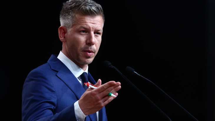 Fontos döntésekre készül a Tisza-kormány, folytatódnak a parlamenti meghallgatások