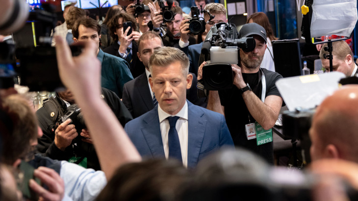 Választás 2026: alakul egy óriási Tisza-győzelem, Orbán Viktor gratulált Magyar Péternek