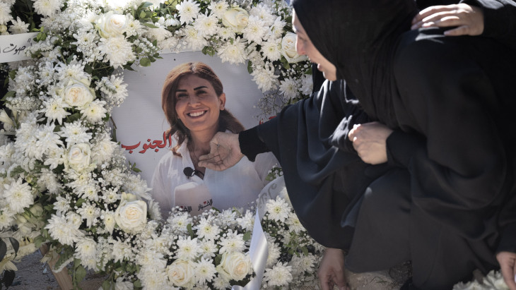 Drámai pillanatok a fronton: tűz alá vették a kiérkező mentősöket, esélyük sem volt megmenteni a sebesült újságírót