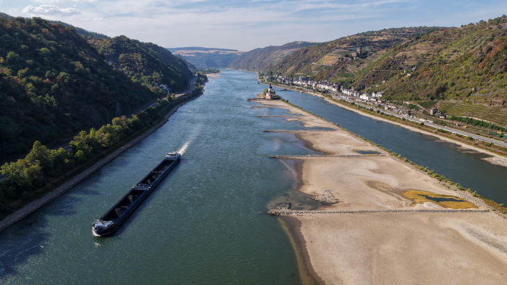 Globális vízkrízis: miért fenyegetik az aszályok és a rekordalacsony folyószintek a gazdaságot?