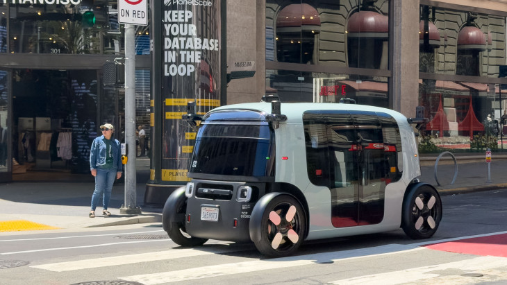 Kína robotjai és az Amazon önvezető járműve is a Tesla legnagyobb ígéretét támadja