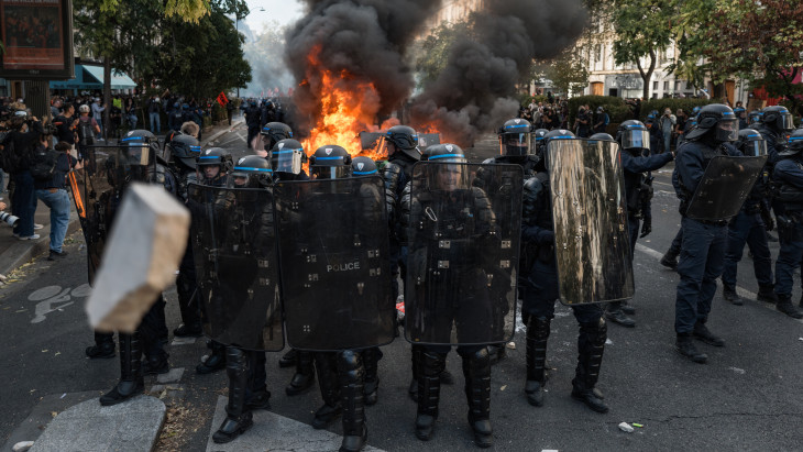 Adóssághegy, diáklázadás, Le Pen: egyszerre szakadhat rá minden Franciaországra
