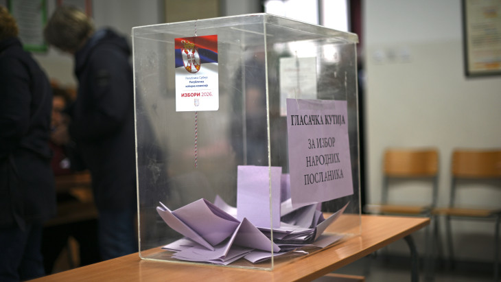 Lezárult a feszült választás Szerbiában: sokan járultak az urnákhoz