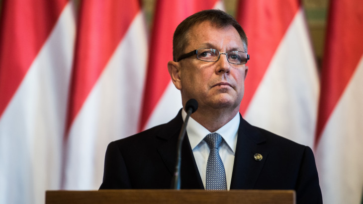 Házkutatást tartottak Matolcsy Györgynél, nem tesz beismerő vallomást a volt jegybankelnök