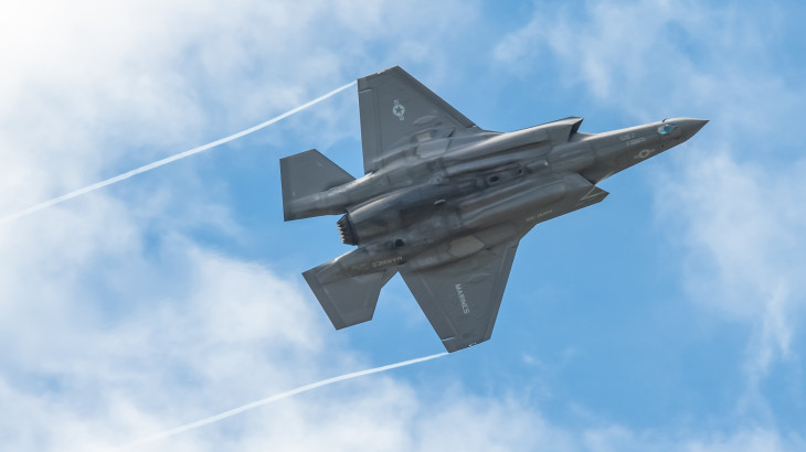 Beintenének Trumpnak a vámok miatt: hatalmas F-35-ös bizniszt mondhat vissza a világ egyik leggazdagabb országa