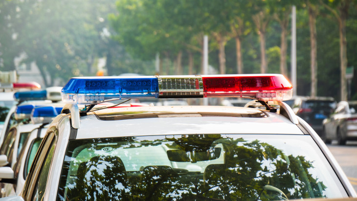 17 éves fiút vizsgáltak át a rendőrök - Kész fegyverraktárat találtak a lakásán