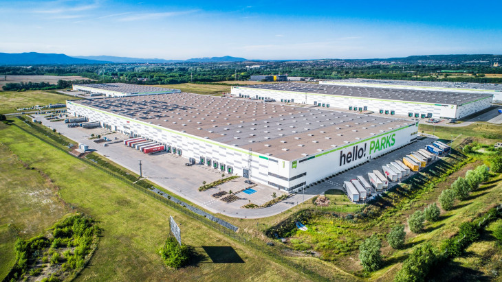 Megteltek a HelloParks fóti raktárai