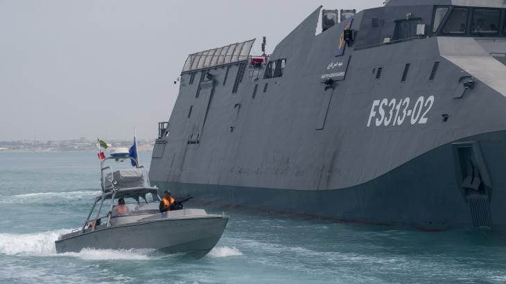 Durvul a helyzet Hormuznál: Irán rátámadott két hajóra, gyakorlatilag túszul ejtették őket