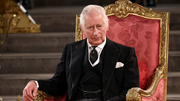 Példátlan lépés, ilyet még nem láttunk brit uralkodótól: most mindenki bepillantást nyert a király pénzügyeibe