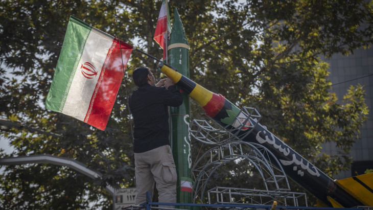 Szivárognak a felvételek: katonák fordultak szembe Irán iszlamista uraival - Valami megindult Teheránban?