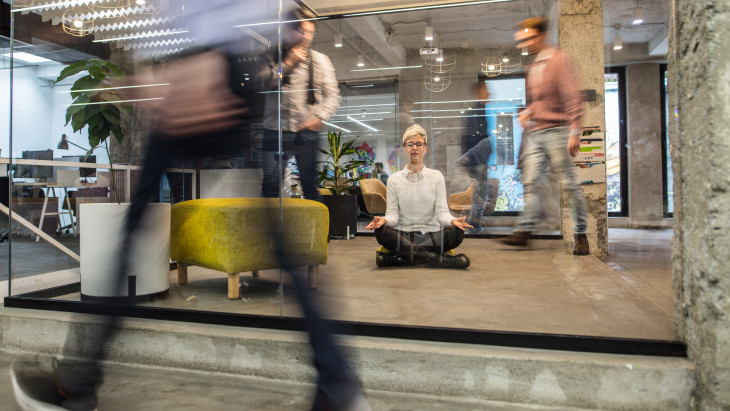 Miért lett mostanra a munkahelyi wellbeing egyszerre üzleti és jogi kérdés Magyarországon?