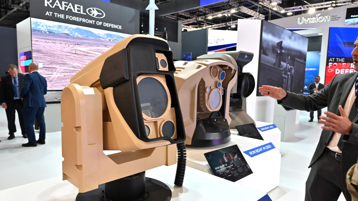 Jön a 100 kilowattos „Vassugár” és önjáró „mennydörgés”: bevetésre kész a két új csúcsfegyver