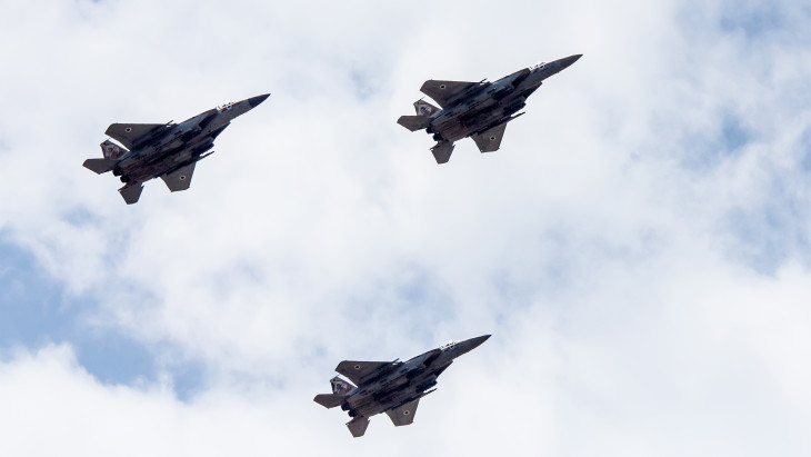 Hosszú szünet után újra szólnak a fegyverek: levegőben az izraeli vadászbombázók