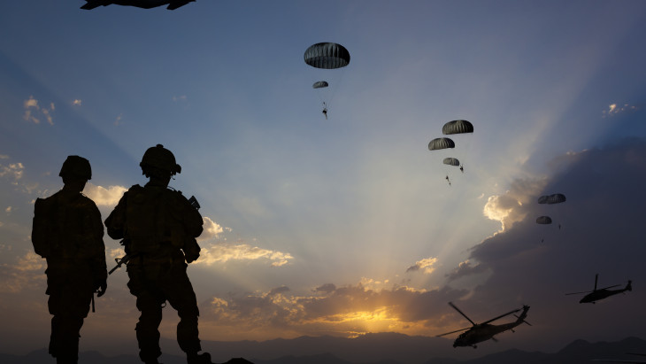 Megindítja Irán ellen a több ezer fős katonai elitalakulatot Donald Trump – A szárazföldi invázió kapujában Amerika?