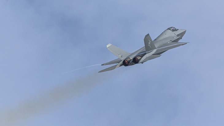 Felvonult a világ egyik legerősebb hadereje: zúgnak a rakéták, Amerika csak nézi az eseményeket