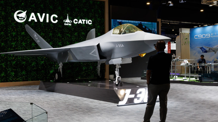 Kína berúgta az ajtót: Peking egész pályás letámadást indított a J-35A ötödik generációs vadászgéppel