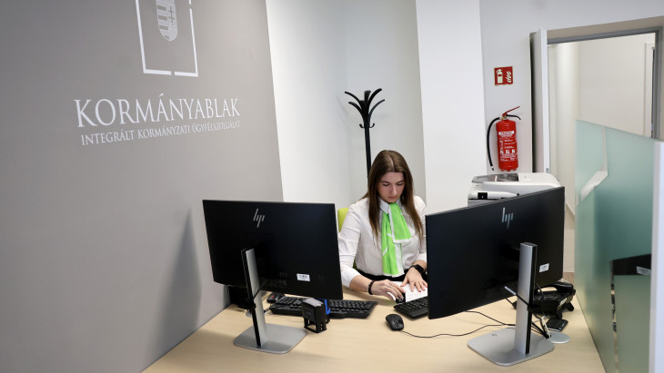 Közeleg a határidő: érvényüket vesztik a régi személyi igazolványok