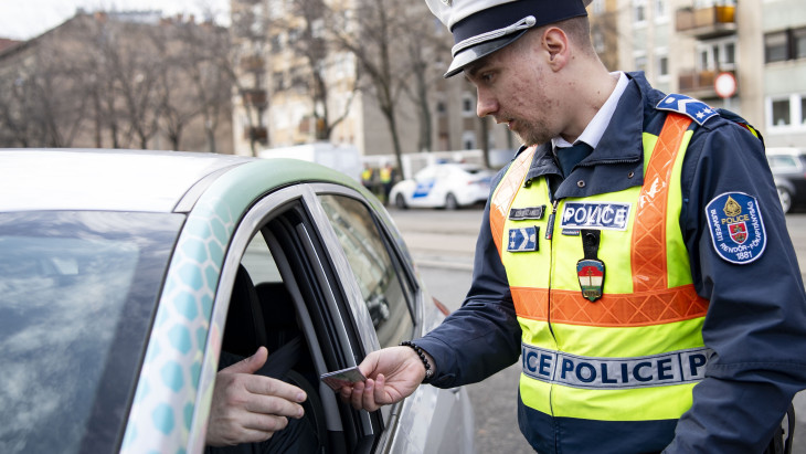 Megszállja az utakat a rendőrség