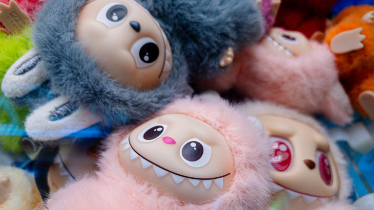 Botrányos körülményekről rántották le a leplet: zárt ajtók mögött így készül a világot letaroló baba?