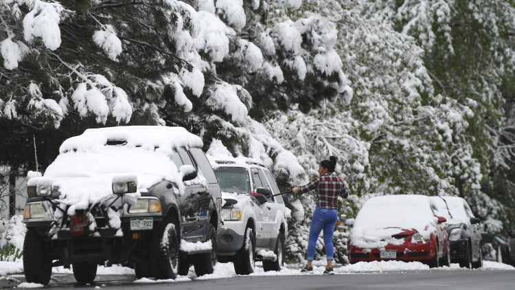 Brutális hóvihar söpör végig a keleti parton, elesett a légiközlekedés az Egyesült Államokban