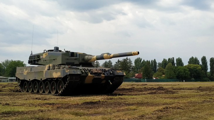 Döntött a kormány: Leopard tankokat vetnek be a rendkívüli hóhelyzet kezelésére