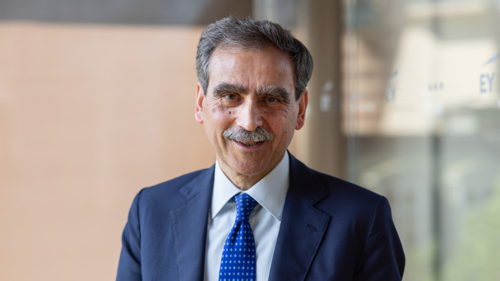 Botrányos körülmények között távozik a világ legrégebbi bankjának a vezére