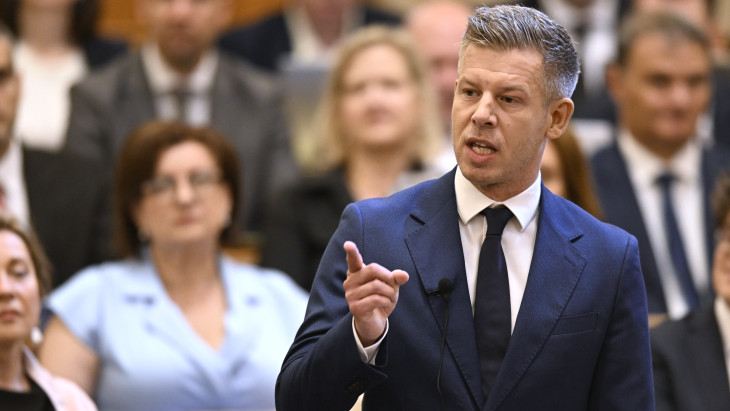 Összefeszülhet Budapest és Kijev: Magyar Péter nem támogatja az Európai Bizottság tervét