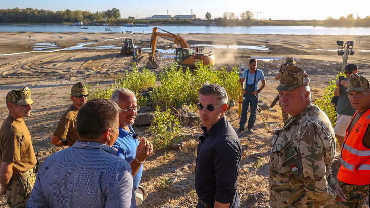 Tisza-kormány: zajlik a munka Pakson, épül a fenékküszöb a Dunán