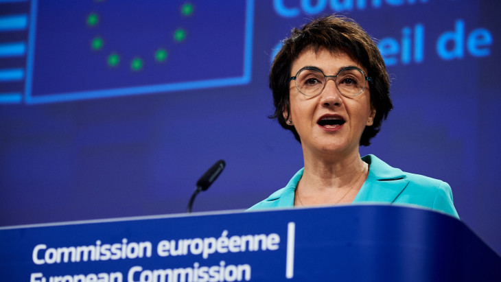 Belenyúl Brüsszel a bankok működésébe, Amerikával kell felvenniük a versenyt