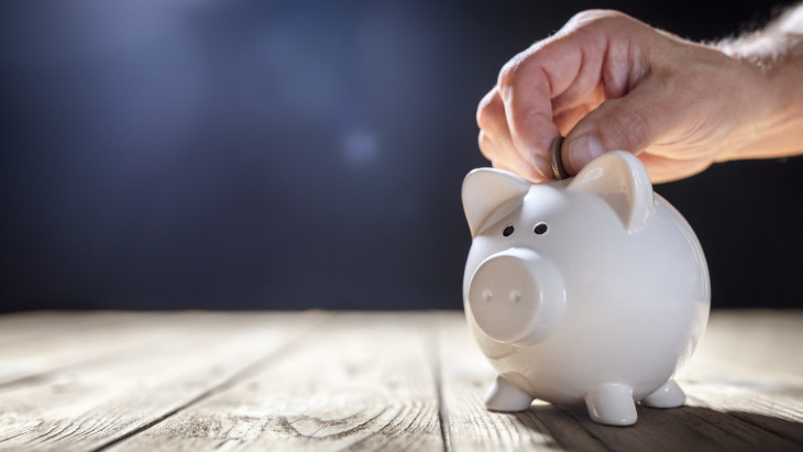 Éles vita robbant ki a pénzügyi guruk között: forradalmi módszerre cserélnék a régi megtakarítási alapelvet