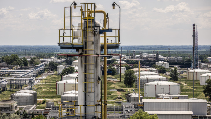 Kimondta az amerikai bíróság: brutális összeget kaphat a Mol a horvátoktól