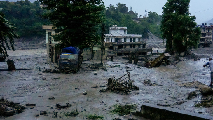 Humanitárius katasztrófa: egész falvak tűntek el a térképről, 90 ezer ember került veszélybe