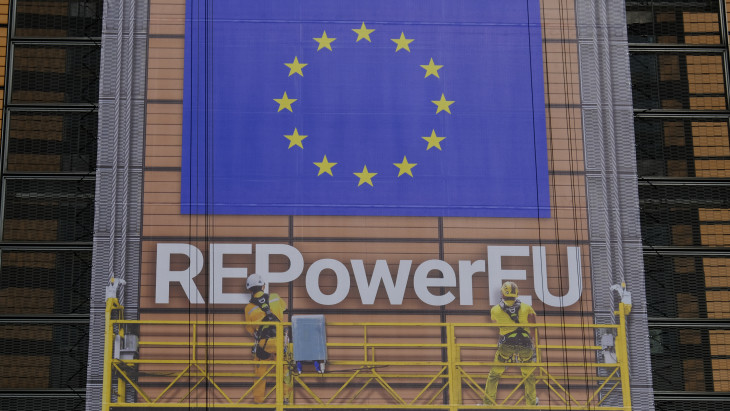 Jönnek az új közbeszerzési szabályok, átcsatárnozzák az EU pénzét