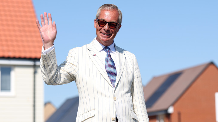 Kiütéssel nyert Nigel Farage: visszaküldte a kukának öltözött intergalaktikus űrharcost oda, ahonnan jött