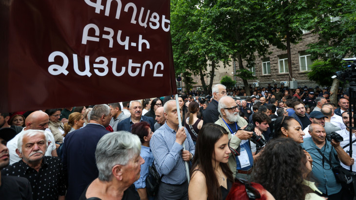 Újabb ellenzéki politikus kezén kattant a bilincs: leszámolnak Moszkva barátaival a kaukázusi országban