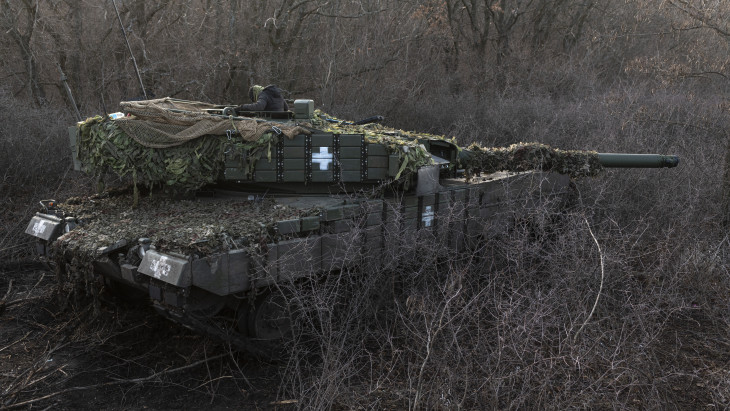 Ukrajna a világon eddig sehol nem látott innovációval veheti fel a harcot, kiderült a titok Putyin rejtélyes szobáiról - Háborús híreink csütörtökön