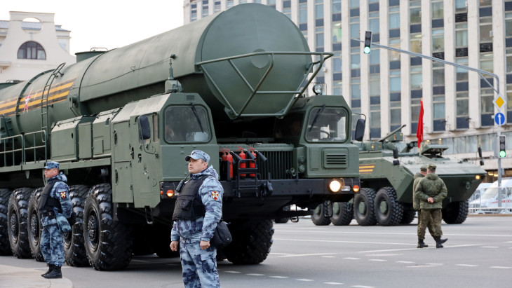 Elmondta a Kreml, mi kell ahhoz, hogy Oroszország atombombát dobjon Ukrajnára