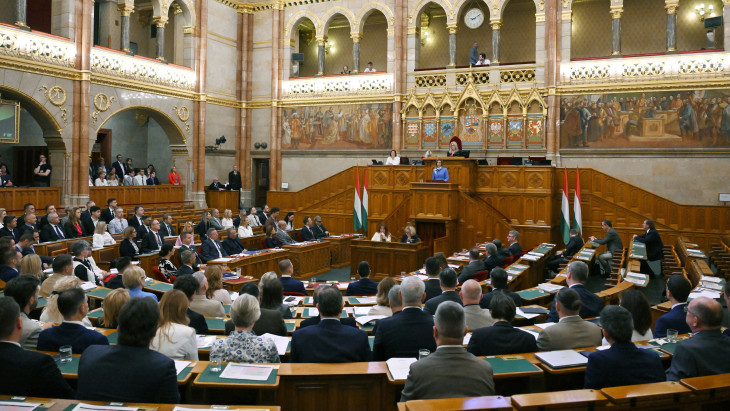 Szép csendben fogyott el a köztársasági elnöki intézmény súlya Magyarországon - Vajon a közvetlen elnökválasztás elhozhatja a nemzet egységét?