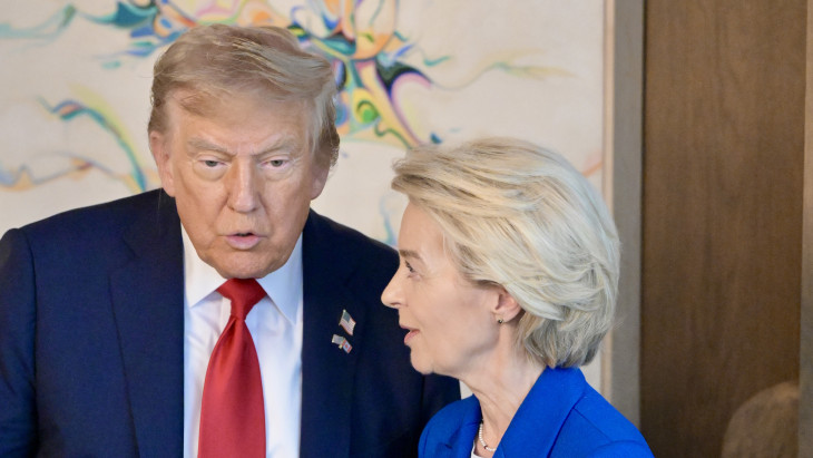 Törvénybe iktatott fenyegetéssel vetne véget Trump tarthatatlan kijelentéseinek az EU