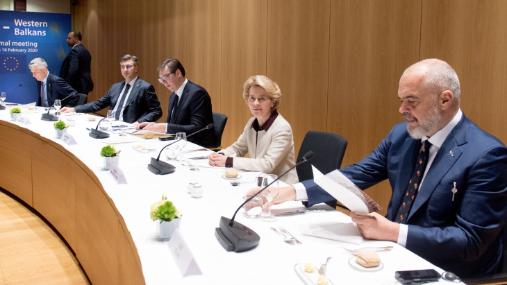 Elfogadták von der Leyen paktumát: vétójogok nélkül csatlakoznának az új tagállamok