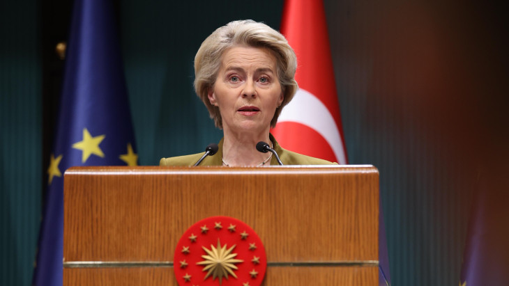 Áll a bál Ursula von der Leyen offenzív kijelentése miatt - még a célba vett rezsim ellenzéke is kikelt a párhuzam miatt