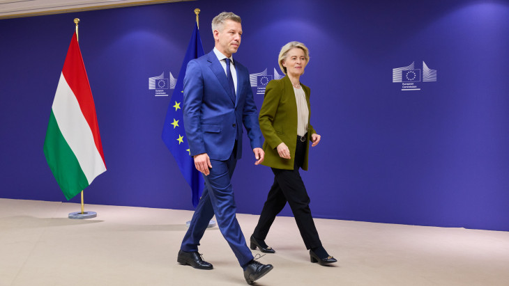 Ütköző pályára kerültek Magyar Péter és Ursula von der Leyen emberei – árokharc lett az EU-pénzek kiszabadításából